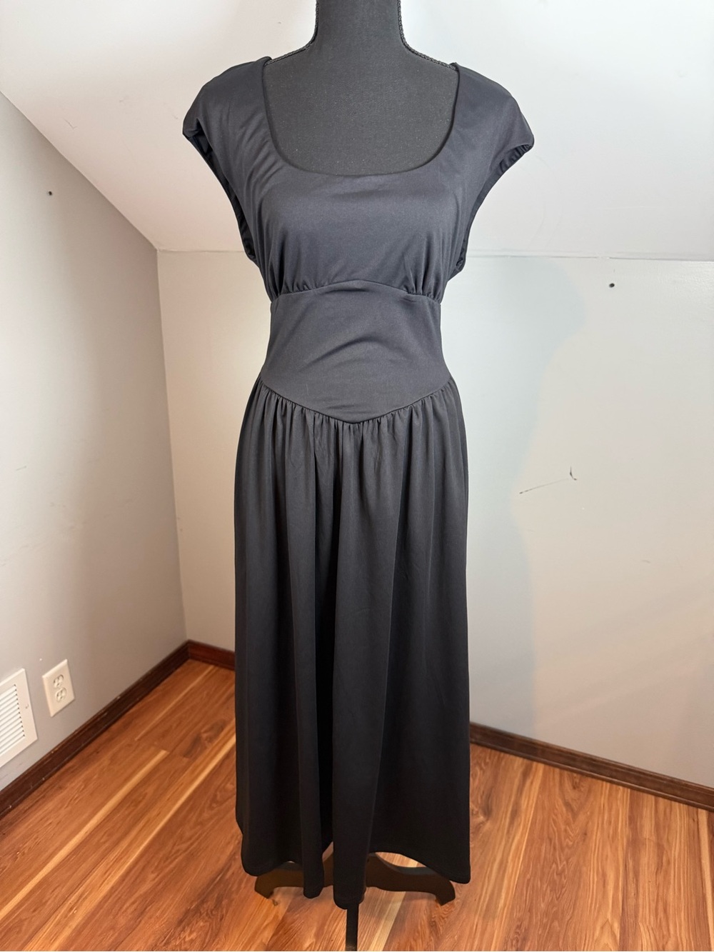 OYS Black Scoop Neck Midi Dress